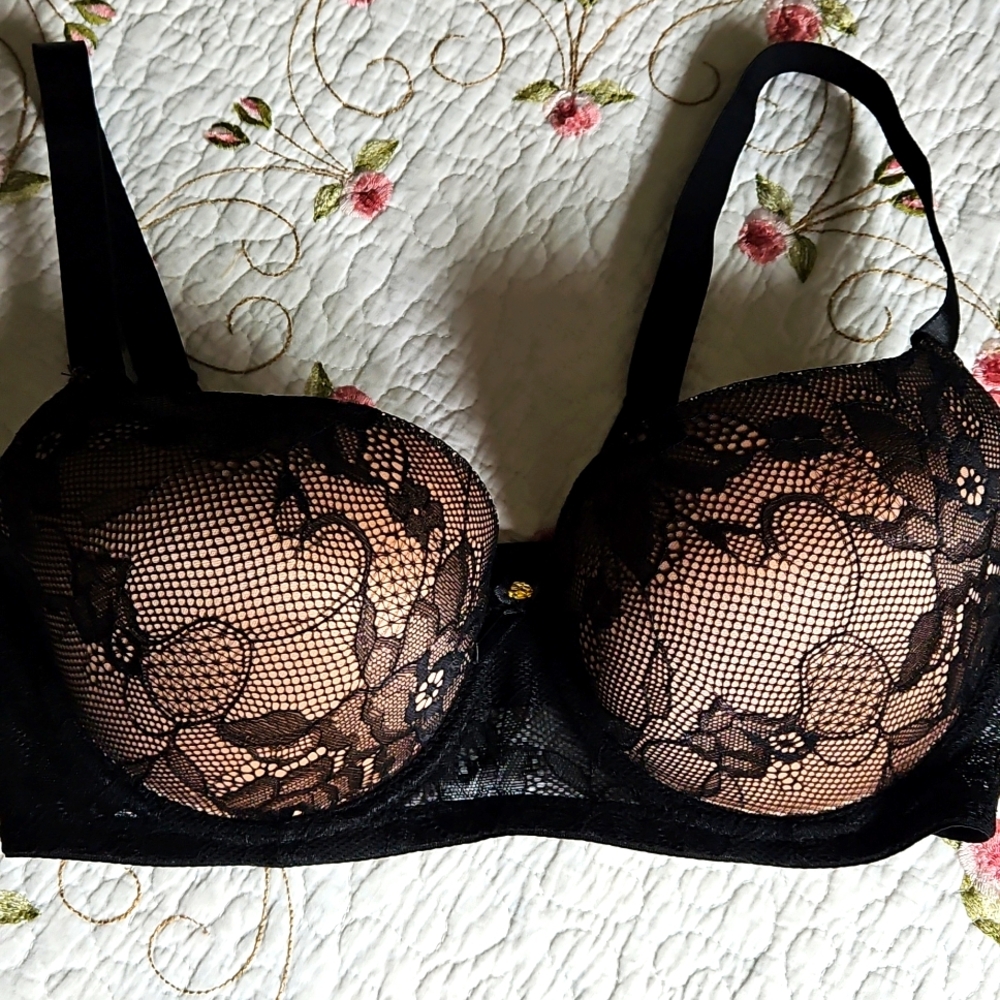 Prima Valentina Black Lace Bra size 38C NWOT
